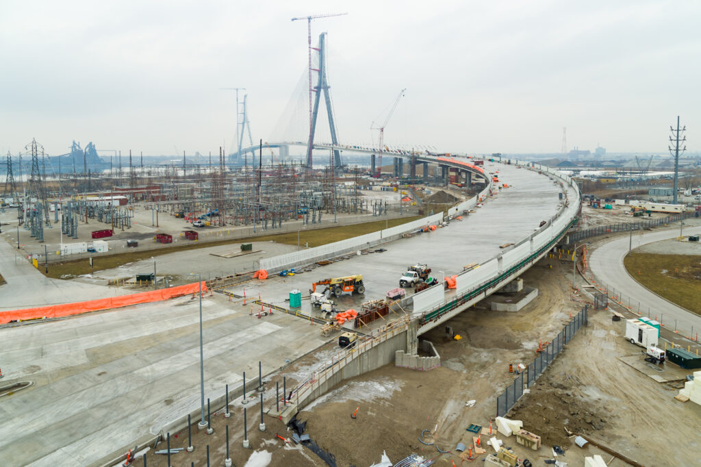 Image of the curved beginning of the bridge span with winter conditions